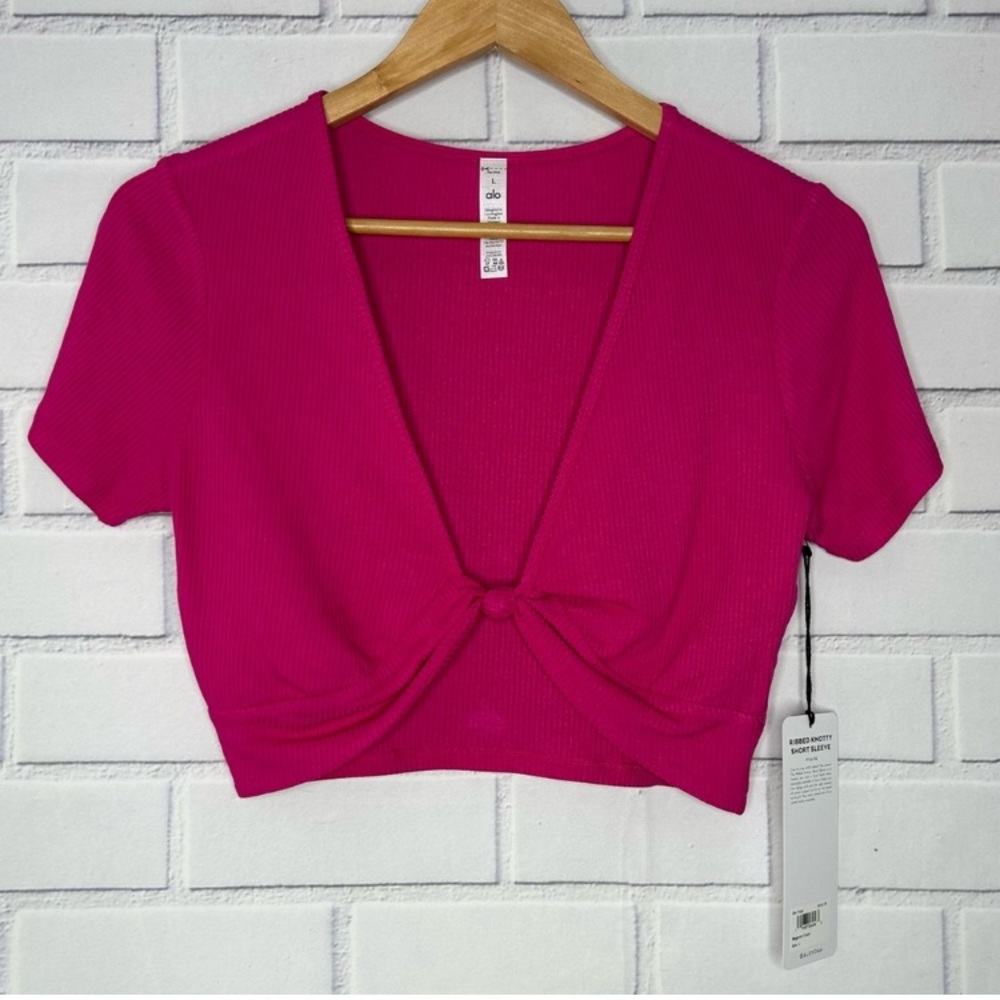 Magenta yoga top Alo size Large